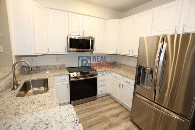 Building Photo - 8417 Stonybridge Cir
