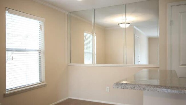 Building Photo - 2 bedroom in Kingwood TX 77339