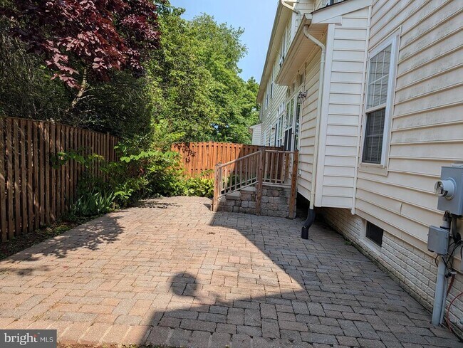 Building Photo - 44476 Livonia Terrace