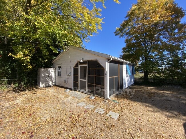 Building Photo - 205 N Irving Ave