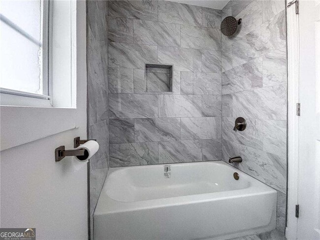 Building Photo - 2215 Gordon Cir