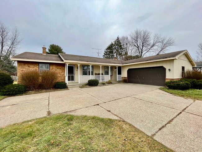 Primary Photo - 20th Avenue 8062/8064