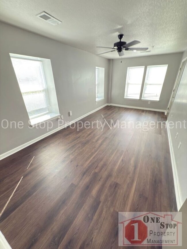 Building Photo - 2-Bedroom, 1-Bathroom All-Electric Home in...