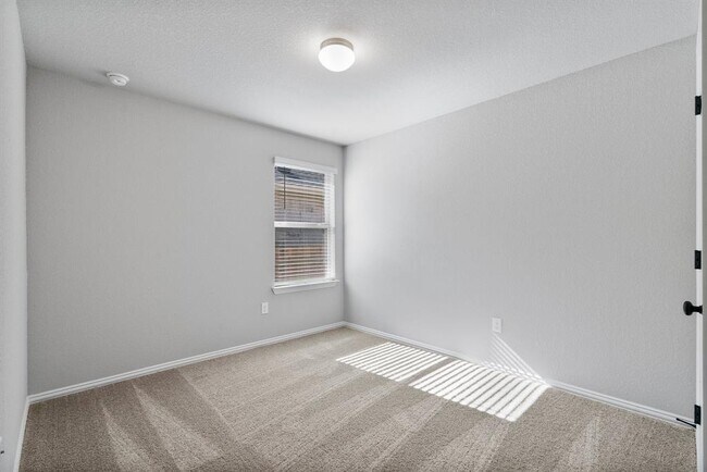 Building Photo - 145 Hackberry Ln