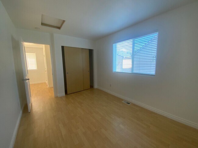 Building Photo - Newly Remodeled Puyallup Gem - Modern Comf...