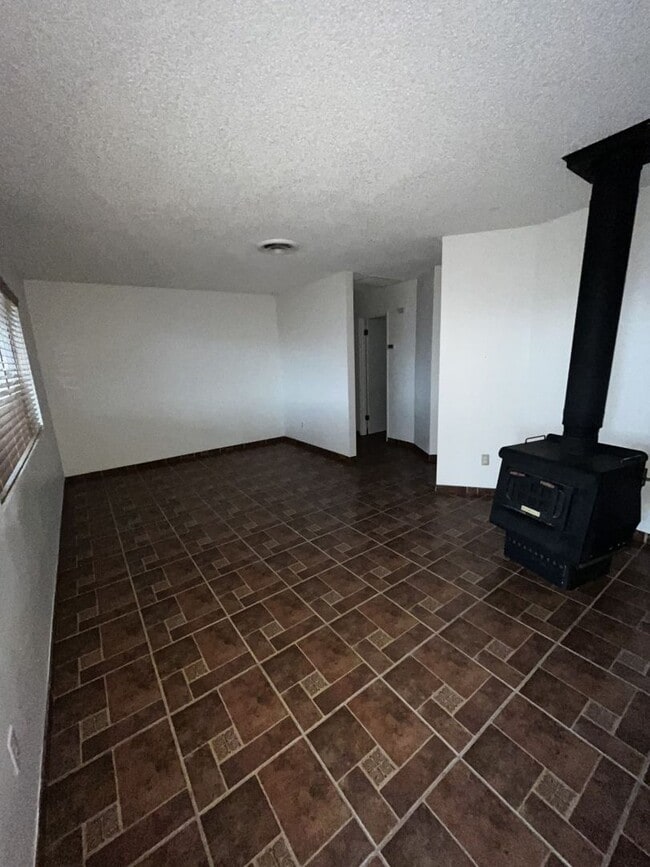 Building Photo - AVAILABLE NOW $200 off First Month Rent