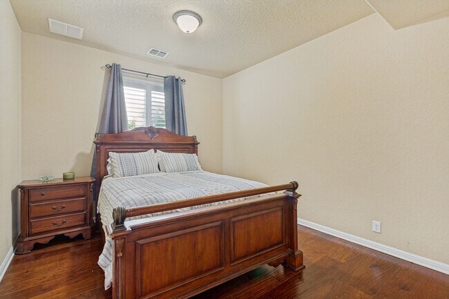 Building Photo - GORGEOUS 5-BEDROOM IN TRIANA SUBDIVISION
