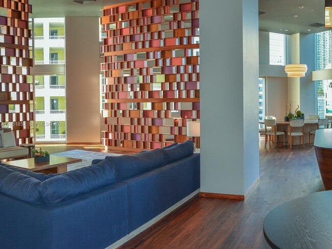 Building Photo - 1300 Brickell Bay Dr