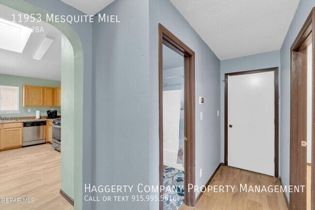 Building Photo - 11953 Mesquite Miel Dr
