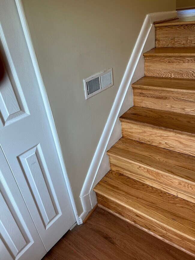 Building Photo - 2 Wimbledon Ln