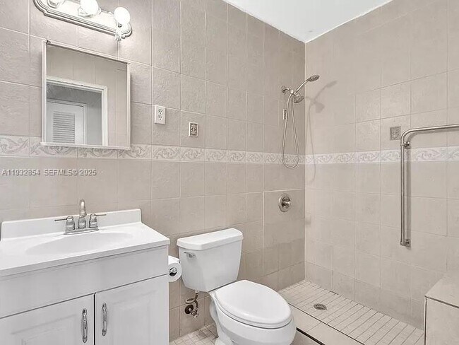 Building Photo - 1451 NE 170th St