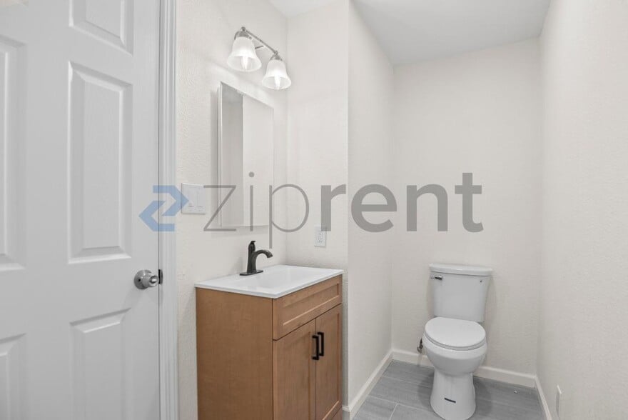 Building Photo - 4564 Angeles Ave