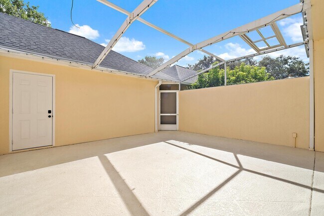 Building Photo - 196 Poinciana Dr