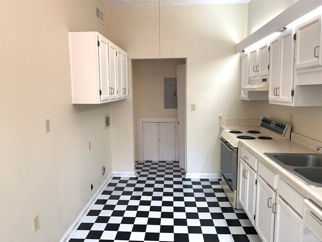 Building Photo - Felder 6 Unit