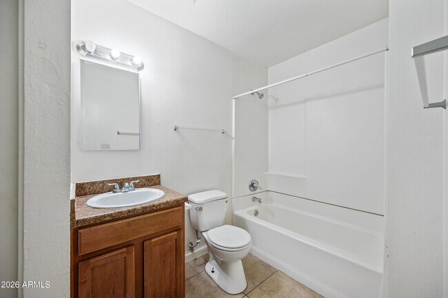 Building Photo - 642 S Morris