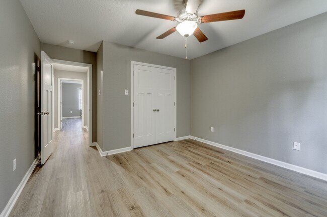 Building Photo - 2120 Shadow Falls Dr