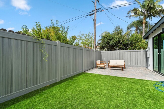 Building Photo - Coastal 3-Bedroom 2-Bathroom House with Hu...