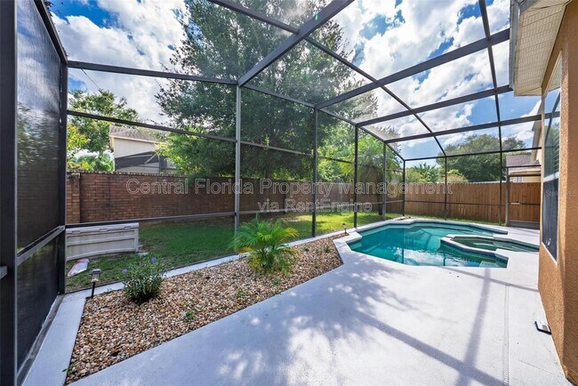 Building Photo - 1400 Holly Glen Run