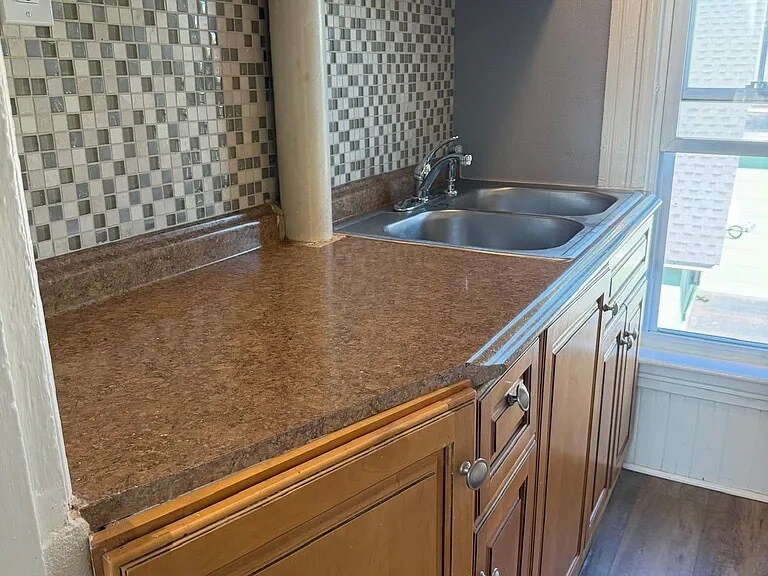 Building Photo - 413 Merrimack St