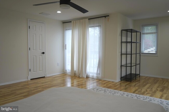 Building Photo - 129 Willow Pl