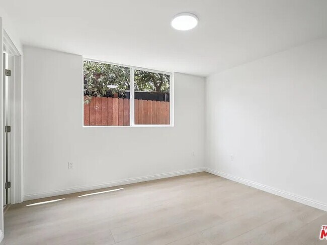 Building Photo - 1677 E 111th St