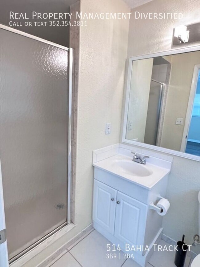 Building Photo - 514 B Track Ct