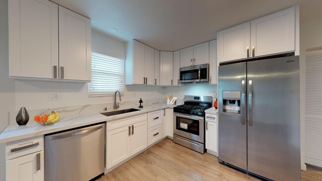 Floorplan - 5008 Hazeltine Ave