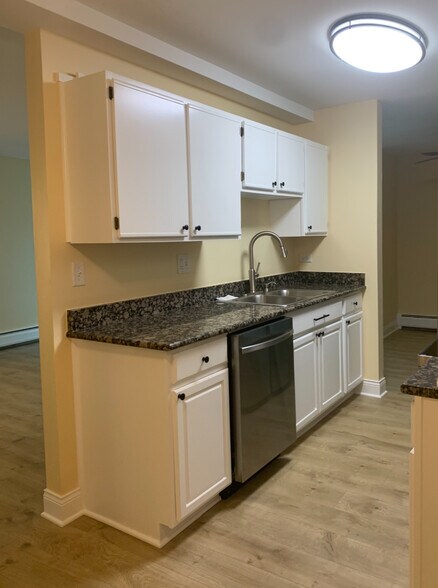 Kitchen - 1813 Hemlock Pl
