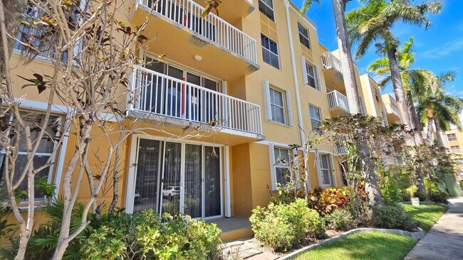 Building Photo - 1341 SE 3rd Ave