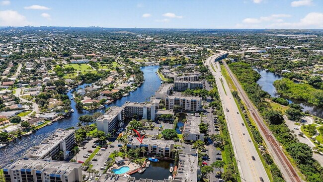 Building Photo - 11 Royal Palm Way