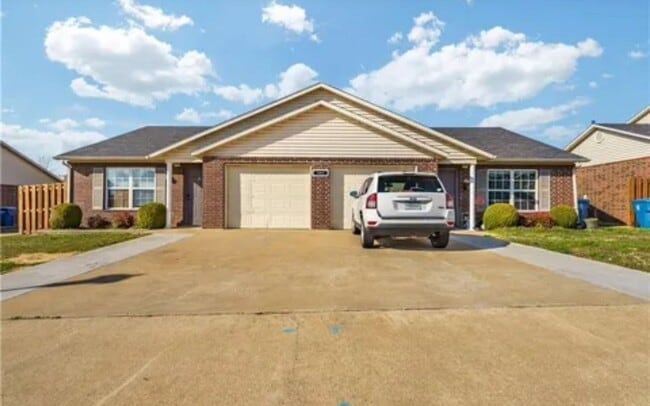 Primary Photo - 2 bedroom 1 bath duplex with 1 car garage
