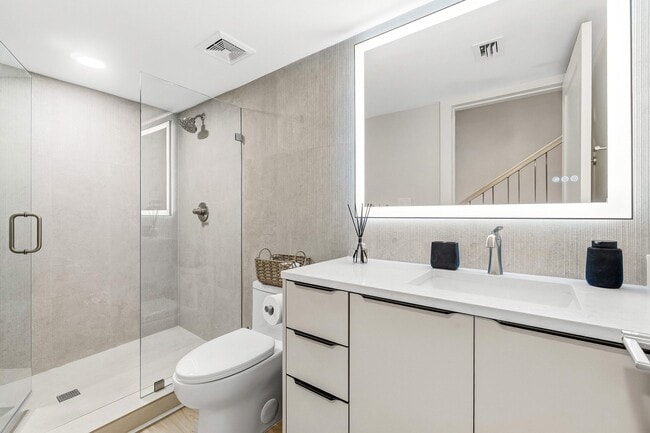 Building Photo - 2717 N Ocean Blvd