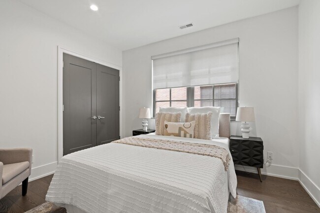 Building Photo - 932 W Eleven Mile Rd