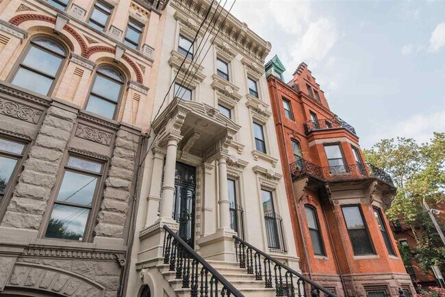 Building Photo - 465 Jersey Ave