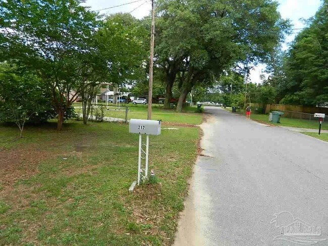 Building Photo - 212 Charleston Dr