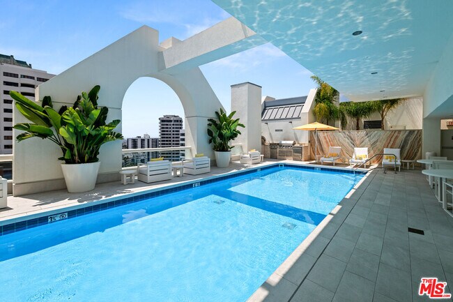 Building Photo - 10520 Wilshire Blvd