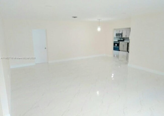 Building Photo - 900 NE 154th St