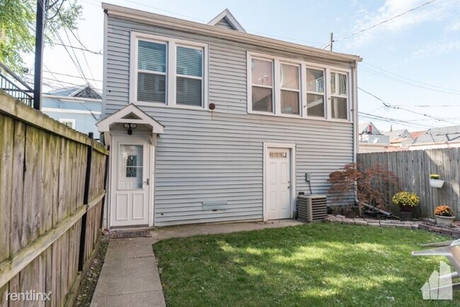 Building Photo - 1622 N Campbell Ave