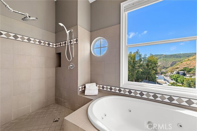 Building Photo - 438 3rd St