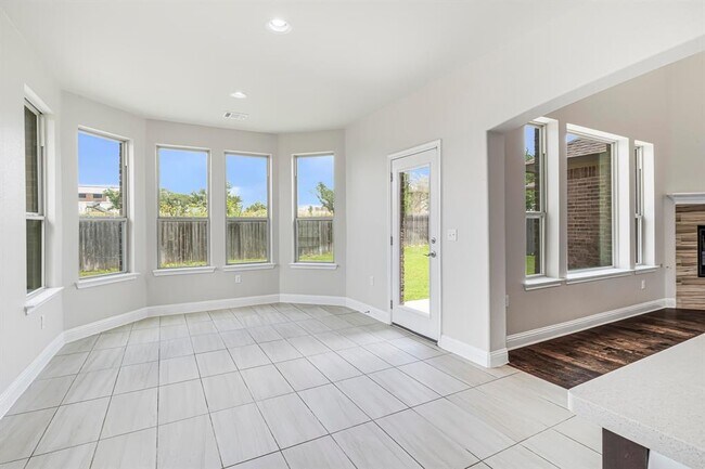 Building Photo - 505 Fair Oaks Dr