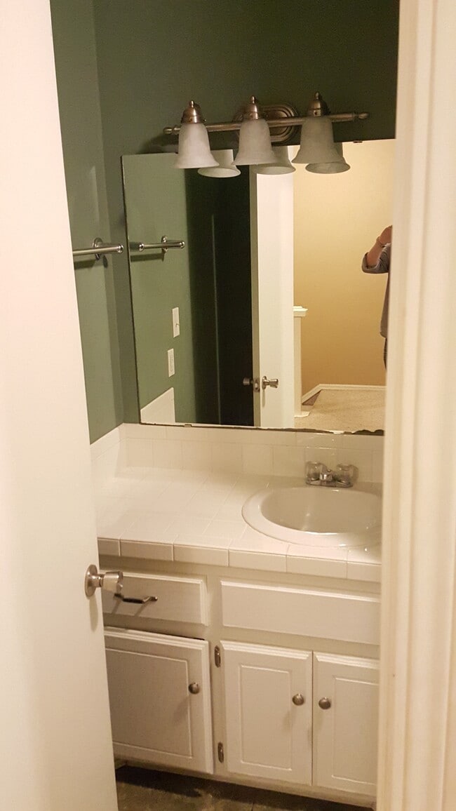 Building Photo - 1901 E Lindsey St