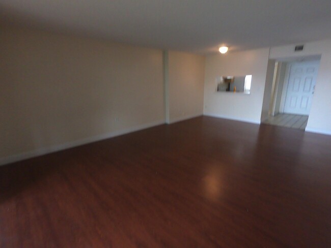 Building Photo - 5200 NW 31st Ave
