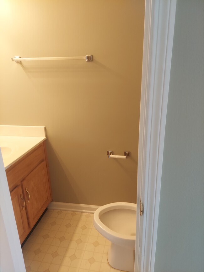 Building Photo - 129A Shearer St