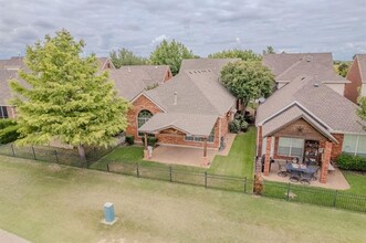 Building Photo - 2200 Stone Creek Dr