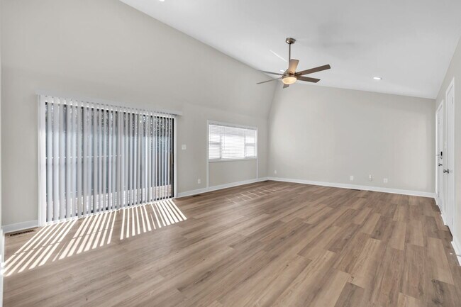 Open Family Room - 6 Sundance Pl