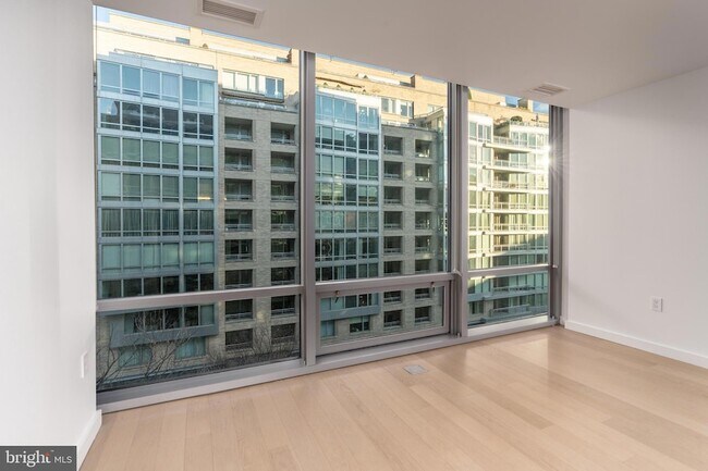 Building Photo - 1110 23rd St NW