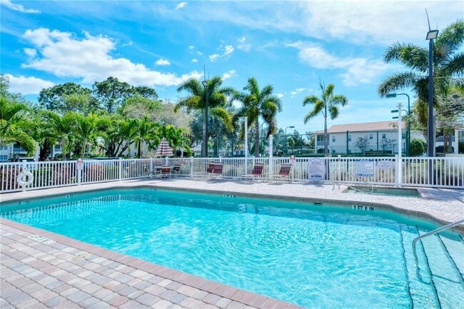 Building Photo - 4224 Central Sarasota Pkwy