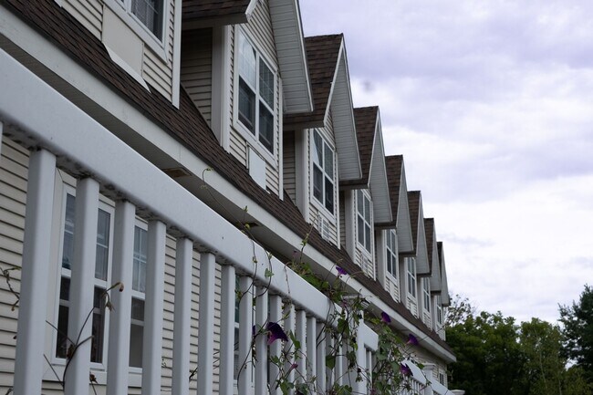 Building Photo - 2 bed, 1 bath independent senior living (55+ years of age) heat, hot water, & electricity include...