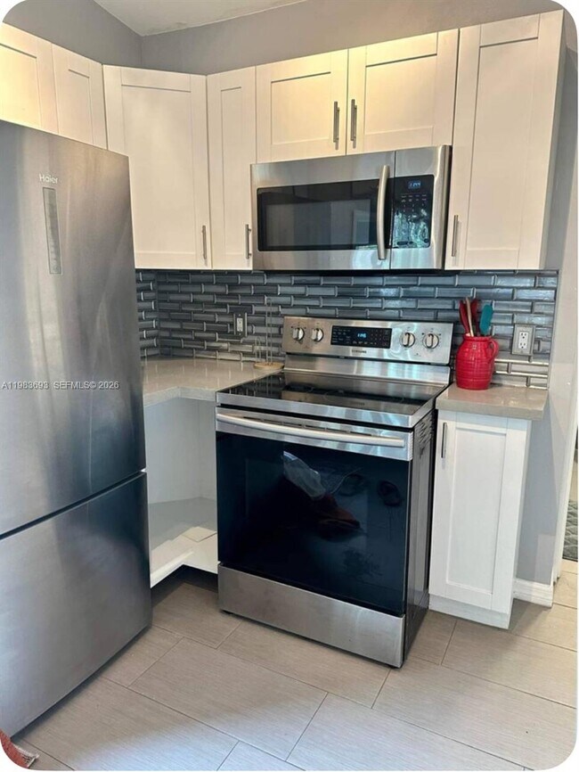 Building Photo - 1432 NE 5th Ave