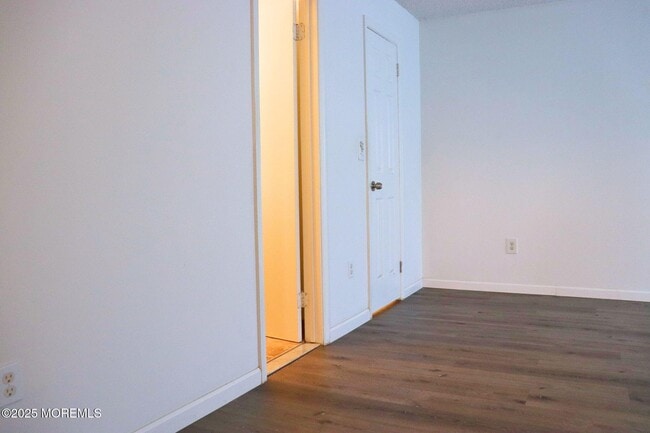 Building Photo - 311 Tulip Ln